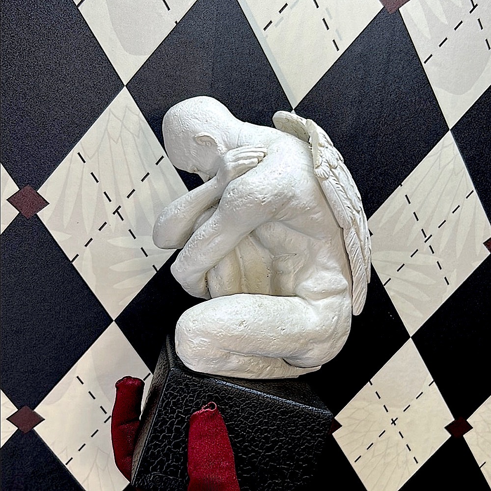 Vitruvian Weeping Angel Sculpture – Pensive Angel Inspired by da Vinci | TMS - Picture 15 of 17